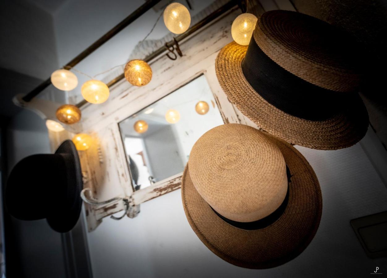 Les 3 Chapeaux Dinant 6P Les Canotiers 4P Avec Terrasse Le Melon 2P Sans Terrasse מראה חיצוני תמונה